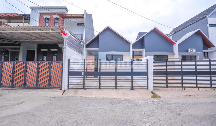 Rumah Strategis 7 Menit ke Gerbang Tol Sawangan 4 Hadap Selatan J-36868