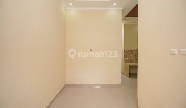 Rumah SHM 10 menit ke Plaza Taman Harapan Baru Harga Nego Dibantu KPR J26170 2