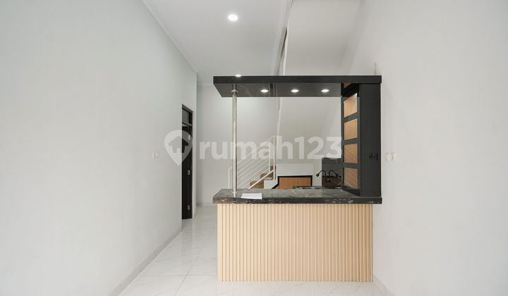 Beautiful 2-Story House in Bekasi 7 Minutes to Terminal 3 East-Facing Rooms J38437 Beautiful 2-Story House in Bekasi 7 Minutes to Terminal 3 East-Facing Rooms J38437