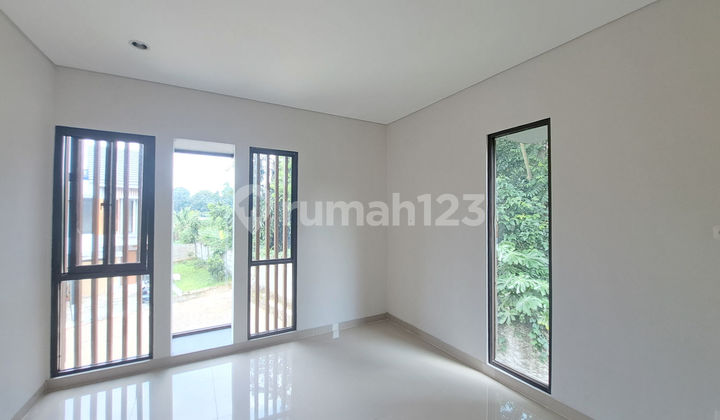 Rumah 2 Lantai SHM Dekat Rs Hermina Serpong LT 104 Bebas Banjir J38258 2