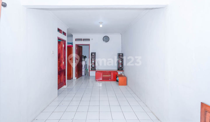 Rumah Strategis 15 Menit ke Terminal Sawangan Hadap Selatan J38243 2