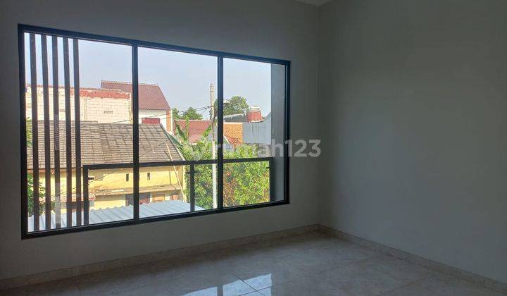 Rumah Halaman Luas 2 Lt dekat  Lagoon Avenue Mall Bekasi Siap KPR J25576 2