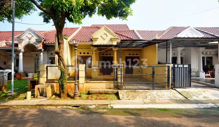 Spacious 2-Story House 4 Minutes to Jelupang Toll Gate Flood-Free J22319