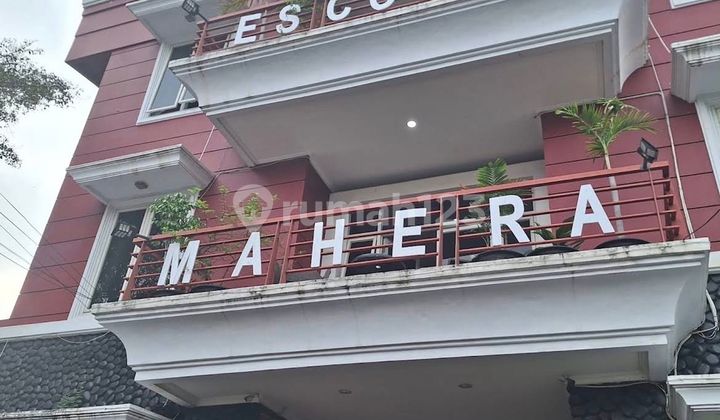 Spacious House Eligible for Mortgage, 12 Minutes to Rawamangun Toll Gate, Flood-Free J40778