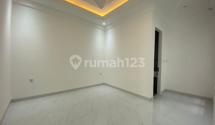 Rumah Modern 2 Carport 15 Menit ke Terminal Bus Klender Siap Huni J33279 2