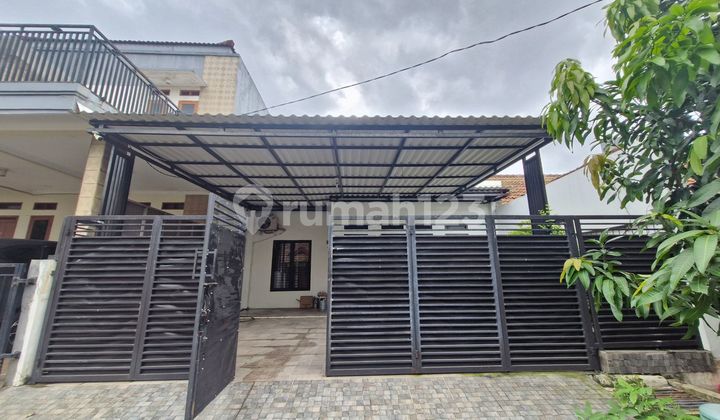 Rumah Strategis 15 Menit ke Grand Galaxy Park LT 144 Hadap Timur J40257