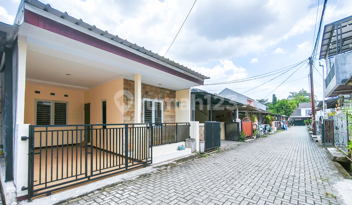 East-facing House 15 minutes to Cibinong Bogor Hospital Assisted with Mortgage J-38749
