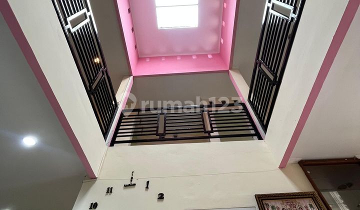 Spacious House with SHM, 15 Minutes to Margonda Toll Gate, Flood-Free J43732 2