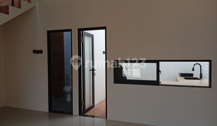Rumah 16 Menit ke Summarecon Mall Bekasi Bebas Banjir J34077 2