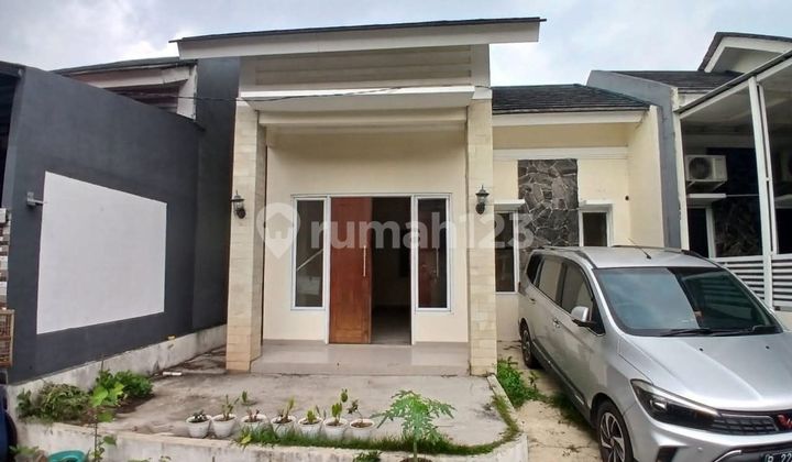 Rumah Hadap Utara 16 Menit ke Mal Pekayon Siap Huni J-40128 Rumah Hadap Utara 16 Menit ke Mal Pekayon Siap Huni J-40128