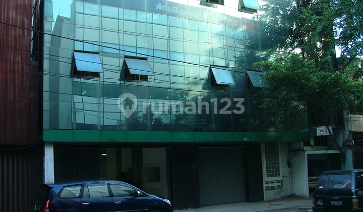 Quick Sale 3-Story Shop House on Jalan Kopi, West Jakarta 1