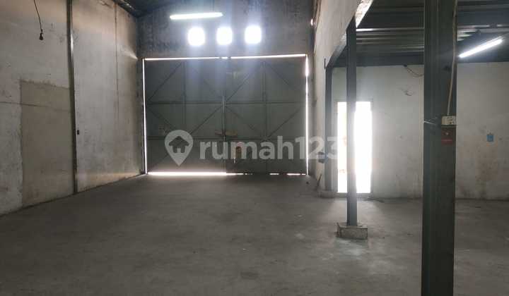 Airport Mas Warehouse, building area 360 meters, ready to use, near the airport, can accommodate containers. Airport Mas Warehouse, building area 360 meters, ready to use, near the airport, can accommodate containers.