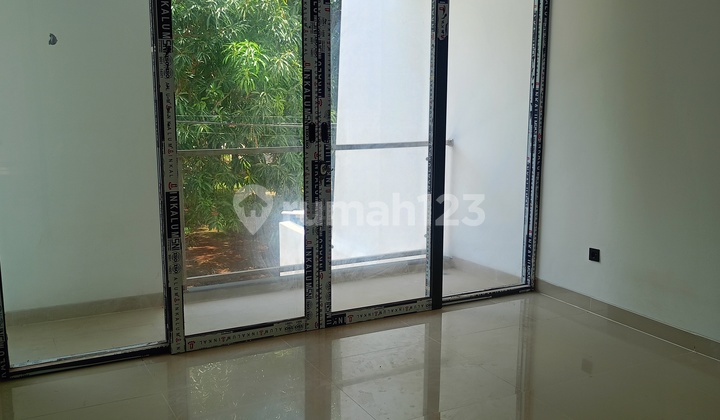 Rumah Brand New Citra Garden 5 Luas 96 Meter 3 Lantai 5 Kamar Tidur Bagus dan Siap Huni Bebas Banjir 2