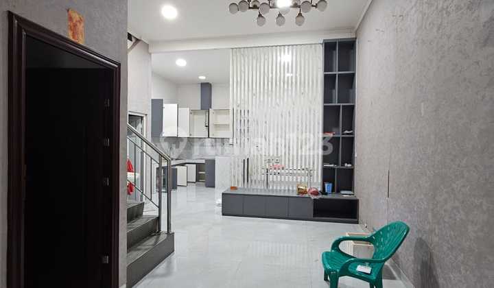 Citra 3 House, land area 90 square meters, 3 floors, 4 bedrooms, ready to occupy.