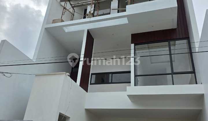 Jual Rumah Brand New Citra 5 Ukuran 8X16 M2 3 Lantai 6 Kamar Tidur Bagus Siap Pakai Bebas Banjir