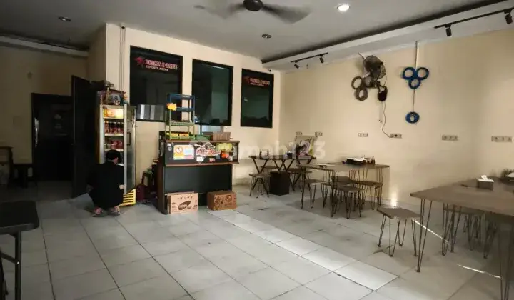 Ruko di Jalan Utama di Duren Sawit Jakarta Timur