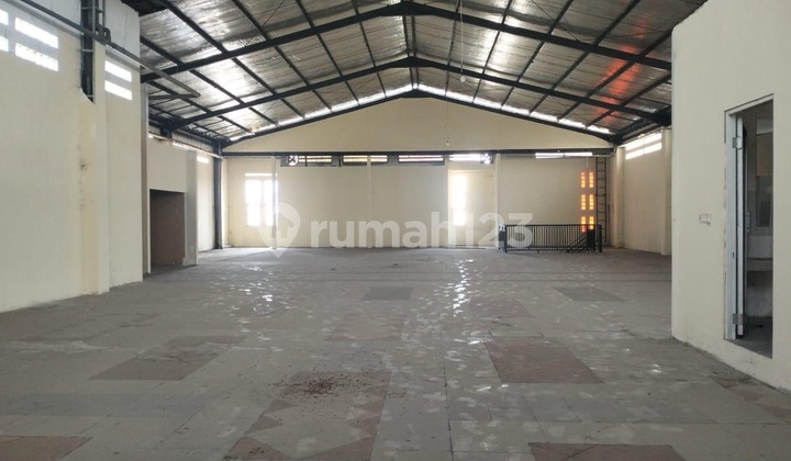 Good Condition Commercial Space in Setiabudi Semarang, Banyumanik 1
