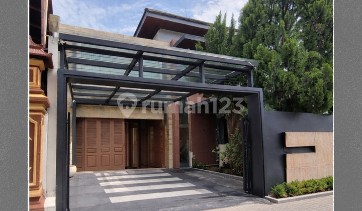 Rumah Ada Kolam Renang di Cemara Banyumanik Semarang 1