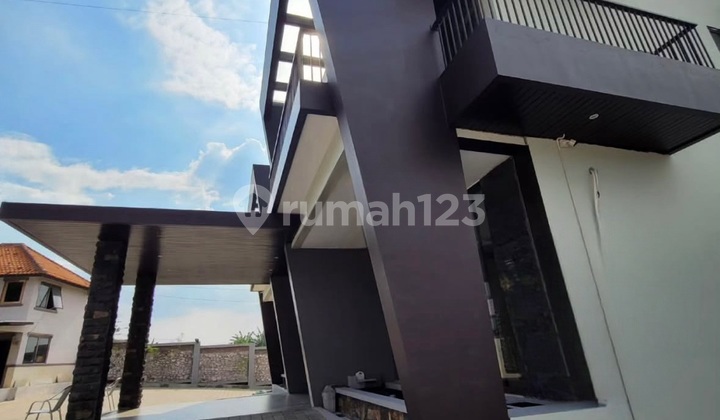 Rumah Futuristik Bergaya Arsitektur Modern Di Singotoro Candisari Semarang 2