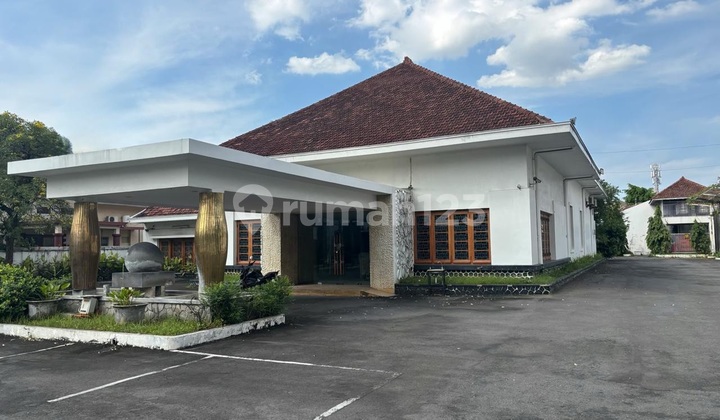 Strategic Business Location in Gajahmada Semarang 1