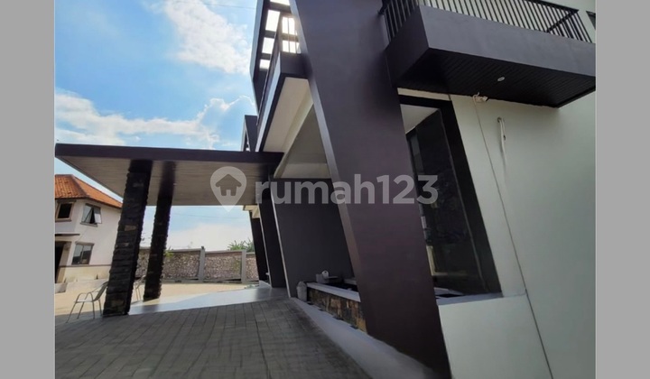 Rumah Futuristik Bergaya Arsitektur Modern Di Singotoro Candisari Semarang 1