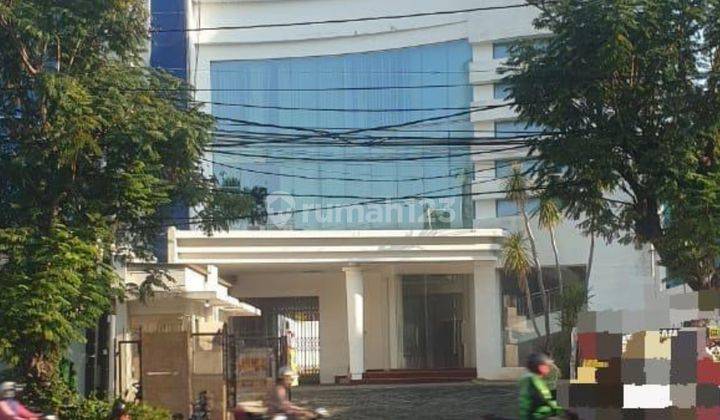 Gedung di jalan raya Pandanaran Semarang 1