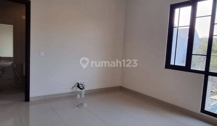 Jual Rumah Bagus 2 Lntai di BSD Raya Pusat 2