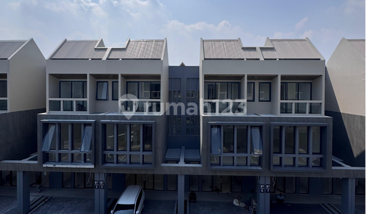 Ruko 3 Lantai dengan 2 Sisi Lokasi Super Strategis di Bsd City