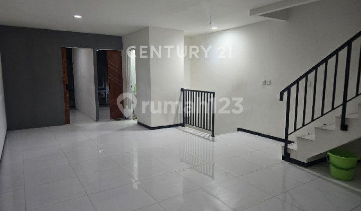 Three-Story Shophouse with Strategic Location on Metro Main Road