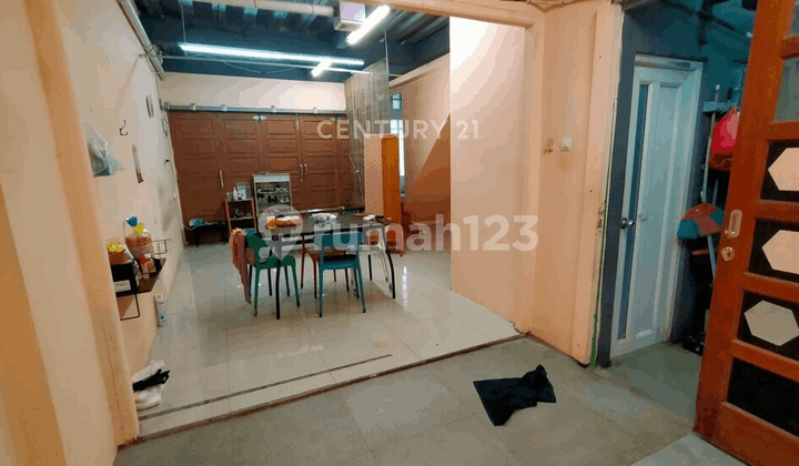 3-Storey Shop House in a Strategic Flood-Free Location at Pisangan S8003