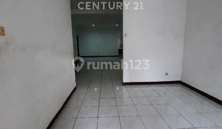 White Wooden House Safe Flood Free/R2352 2