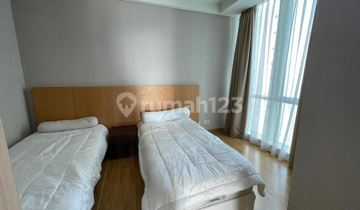 kamar tidur apartemen premium the peak sudirman