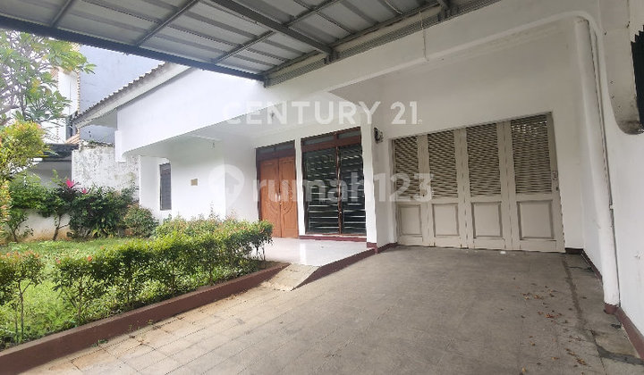 White Wooden House Safe Flood Free/R2352 1