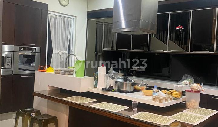 Exclusive residence Graha Raya Bintaro! Spacious house with a modern design, WTY. 2