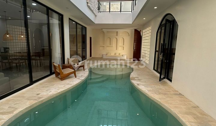 Villa Baru Mediteranian 2 Lantai area Kerobokan Bali
