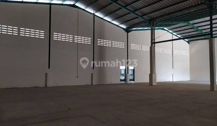 Disewakan gudang dan ada kantor 2lantai  5