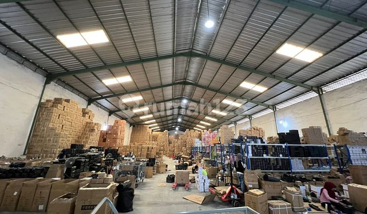 For Sale Quick Ready-to-Use Corner Warehouse in Kosambi Center, Dadap