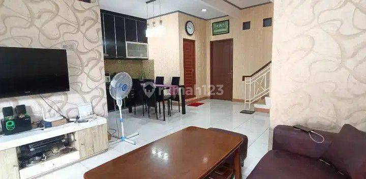 Dijual rumah rapih dan siap huni 2 Lantai di Taman palem lestari 2