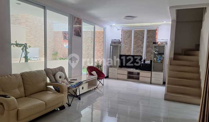 Jual Rumah Bagus Dan Rapih Semi Furnish Di Taman Palem, Boulevard