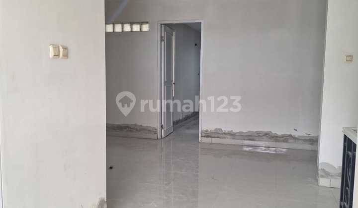 For Sale 2-Story House Renovated Ready to Occupy in Daan Mogot Baru 2