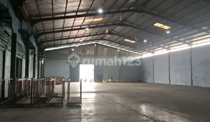 For Rent: Good and Ready-to-Use Warehouse in Curug, Tangerang For Rent: Good and Ready-to-Use Warehouse in Curug, Tangerang