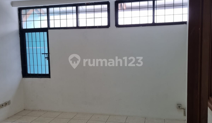Disewakan Ruko Sebrang Pasar Puri Indah Jakarta Barat 2