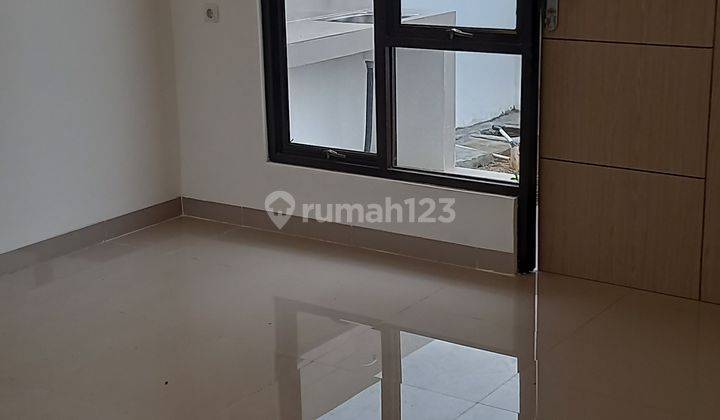 Rumah 2 Lantai Strategis Fasilitas Smart Home