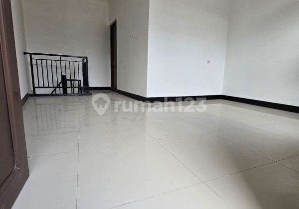 Dijual Rumah Siap Huni 2 Lantai+Rooftop Murah di Cijambe, Ujung Berung Ref.05221