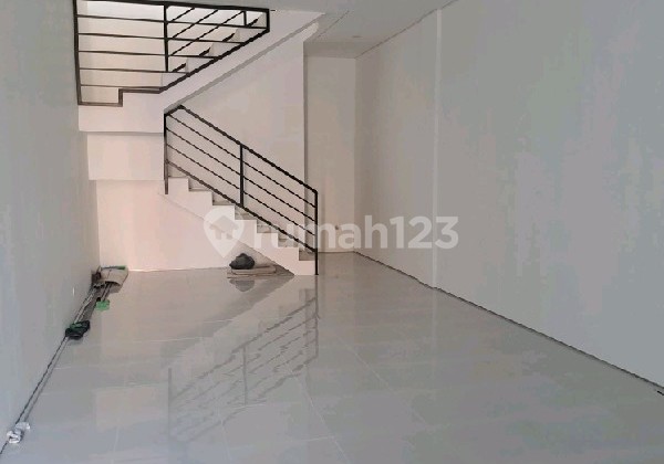 Ruko Baru 3Lt di Mainroad Antapani , Arcamanik Bandung Ref.04888 Ruko Baru 3Lt di Mainroad Antapani , Arcamanik Bandung Ref.04888