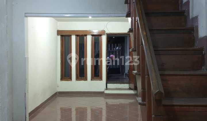 Rumah Minimalis Untuk Tempat Tinggal Sayap Bkr, Buah Batu 1