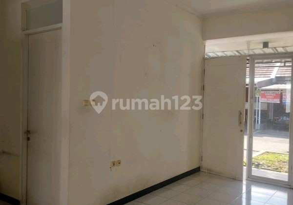Rumah Cantik di Somerville, Taman Kopo Indah Ref.03590 2