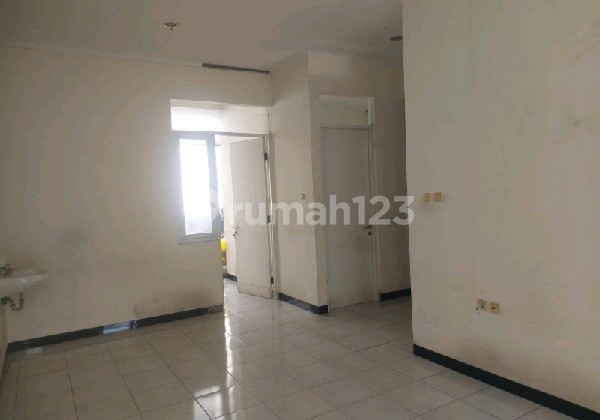Rumah Cantik di Somerville, Taman Kopo Indah Ref.03590 1