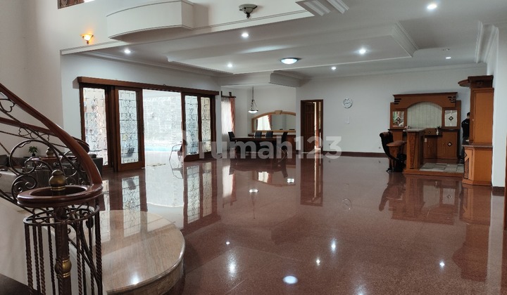 Rumah Mewah 2 Kolam Renang Setiabudi Regensi, Sersan Bajuri, Ciwaruga 1