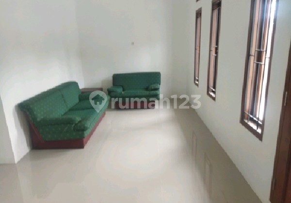 Dijual Rumah dengan Ruangan Luas Cocok untuk Usaha - Cantilan, Kutawaringin Ref.05229 2